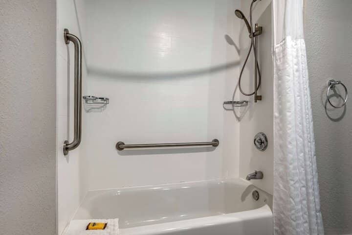 Room 15 of 29